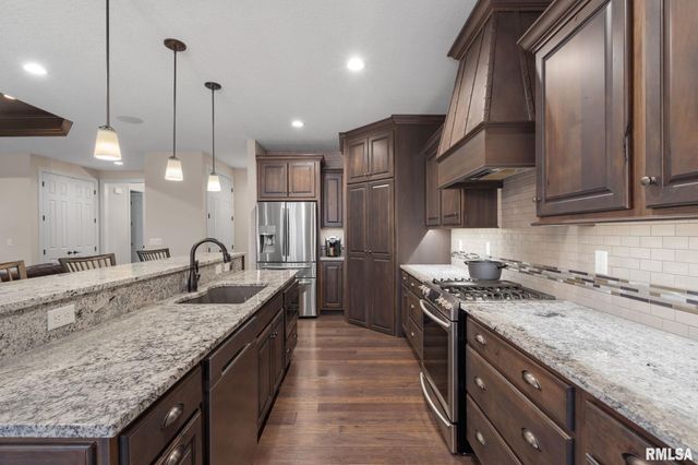 1422 Racine Court, Davenport, IA 52804