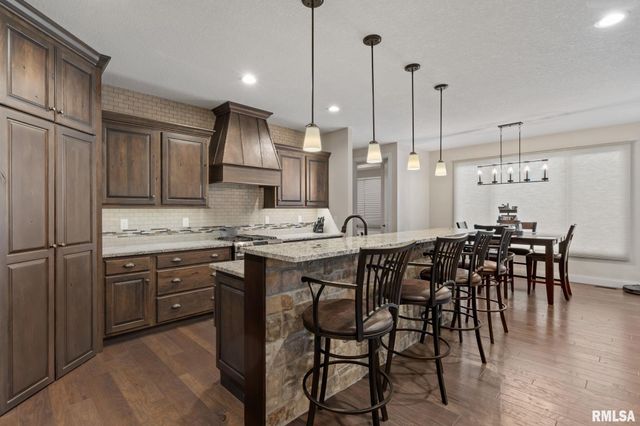 1422 Racine Court, Davenport, IA 52804