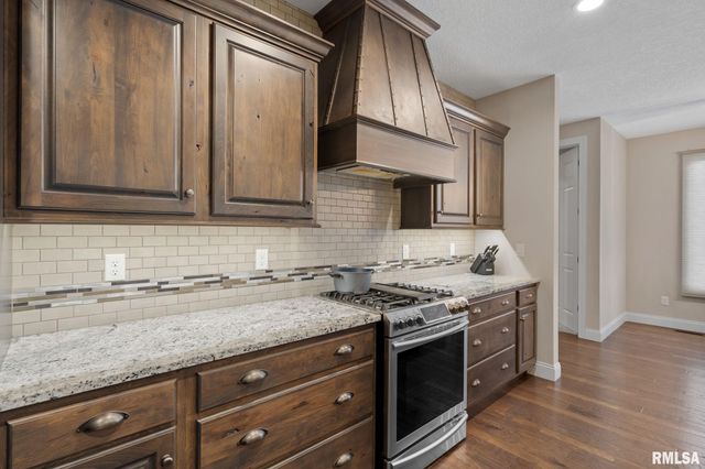 1422 Racine Court, Davenport, IA 52804