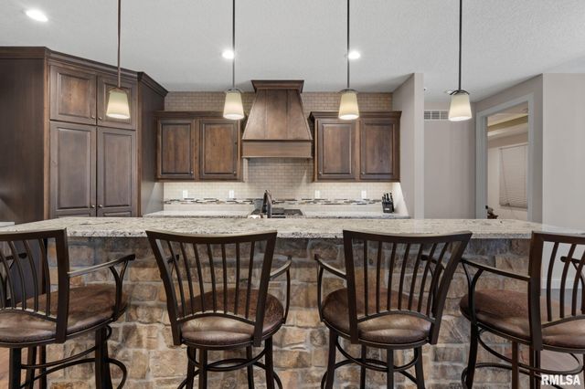 1422 Racine Court, Davenport, IA 52804