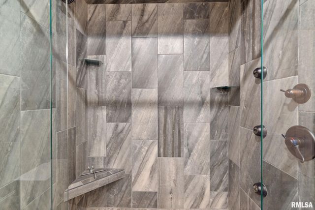 1422 Racine Court, Davenport, IA 52804