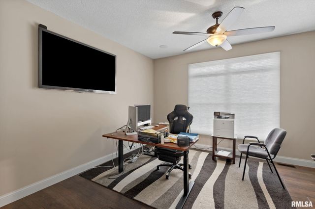 1422 Racine Court, Davenport, IA 52804