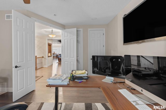 1422 Racine Court, Davenport, IA 52804