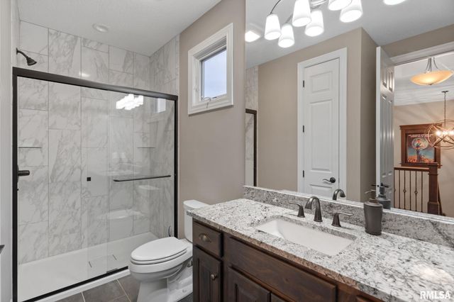 1422 Racine Court, Davenport, IA 52804