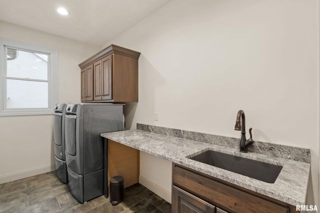 1422 Racine Court, Davenport, IA 52804