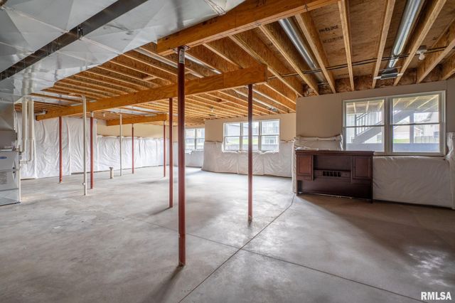 1422 Racine Court, Davenport, IA 52804