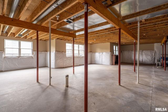 1422 Racine Court, Davenport, IA 52804