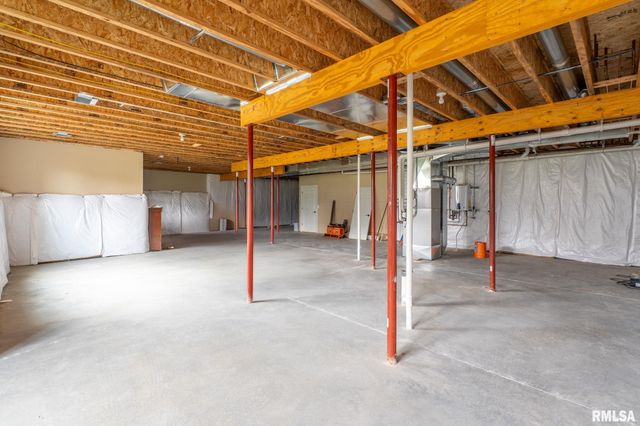 1422 Racine Court, Davenport, IA 52804