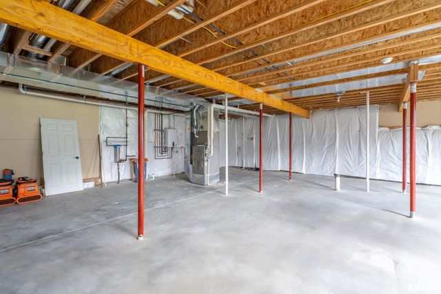 1422 Racine Court, Davenport, IA 52804