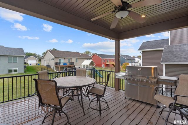 1422 Racine Court, Davenport, IA 52804