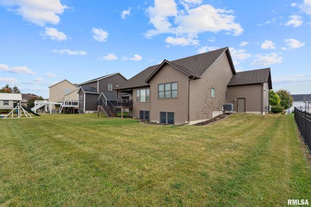 1422 Racine Court, Davenport, IA 52804