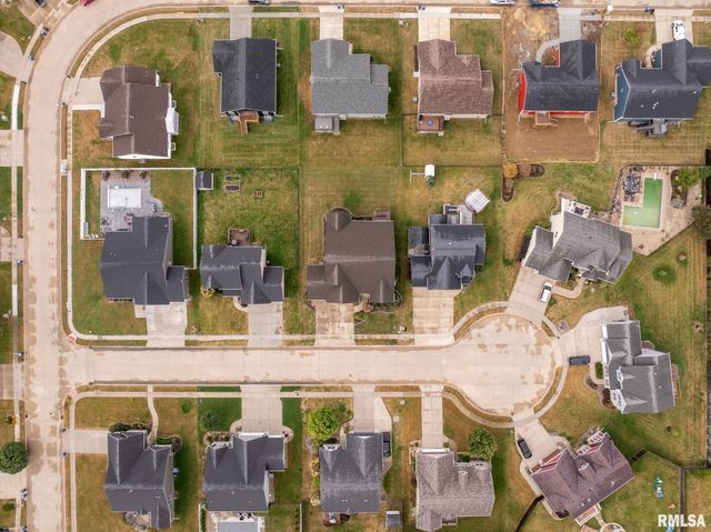 1422 Racine Court, Davenport, IA 52804