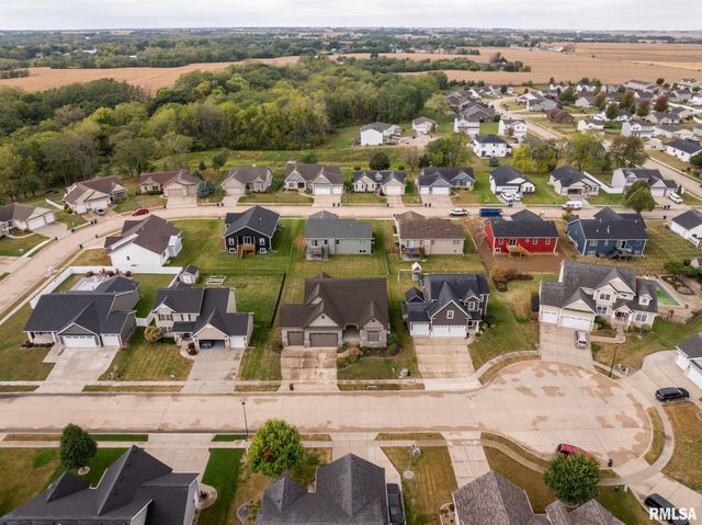 1422 Racine Court, Davenport, IA 52804