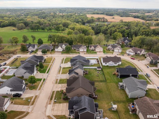 1422 Racine Court, Davenport, IA 52804