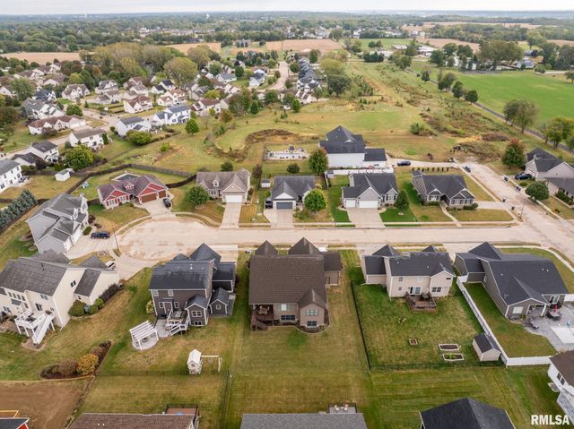 1422 Racine Court, Davenport, IA 52804