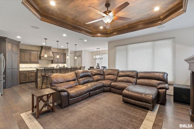 1422 Racine Court, Davenport, IA 52804