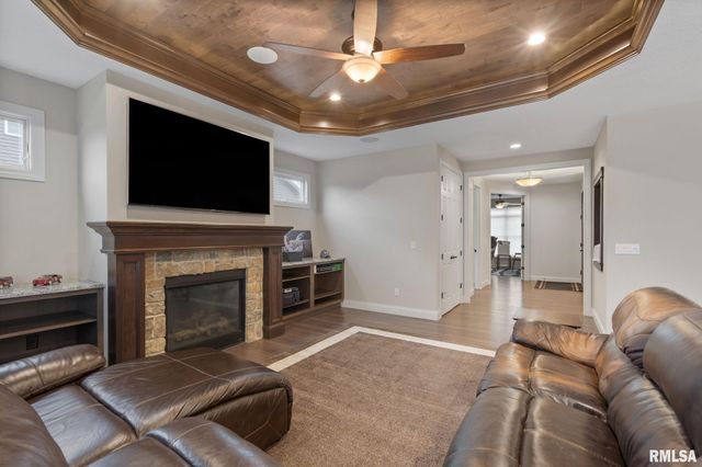 1422 Racine Court, Davenport, IA 52804