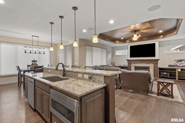 1422 Racine Court, Davenport, IA 52804