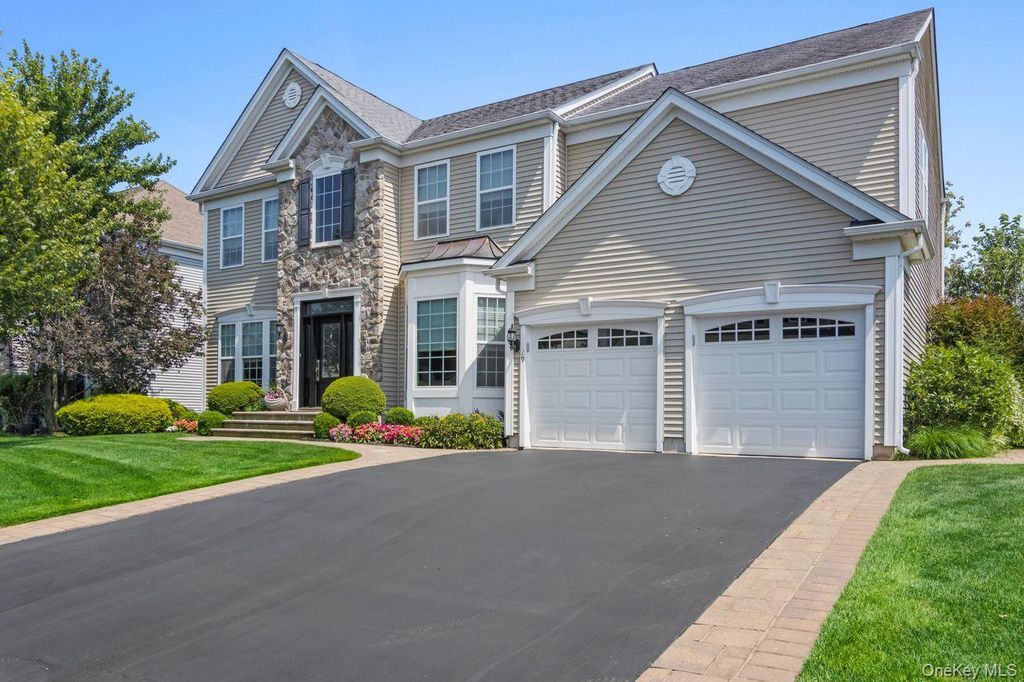29 Woodstork Drive, Mount Sinai, NY 11766