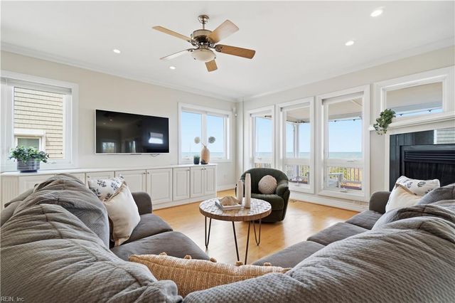 4812 Bay Bridge LN, Virginia Beach, VA 23455