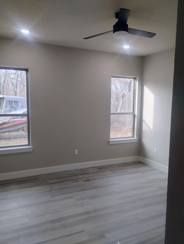 146 Hauser Place, Runaway Bay, TX 76426