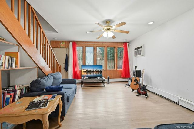 20 Wheat Path Road W, Mount Sinai, NY 11766