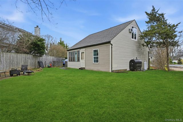 20 Wheat Path Road W, Mount Sinai, NY 11766
