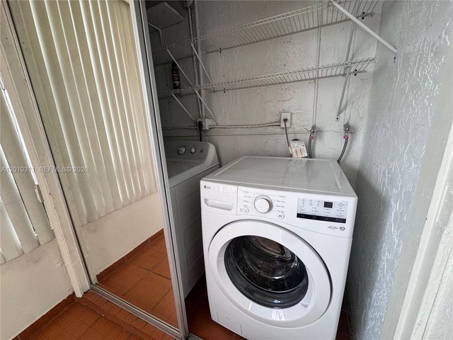 10893 NW 7th St 22-27, Miami, FL 33172