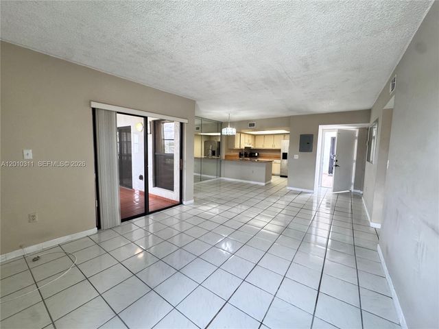 10893 NW 7th St 22-27, Miami, FL 33172