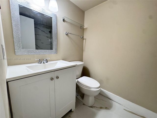 10893 NW 7th St 22-27, Miami, FL 33172