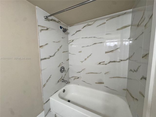 10893 NW 7th St 22-27, Miami, FL 33172