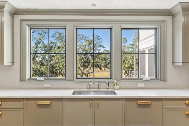 5 Allgood Road, Charleston, SC 29407