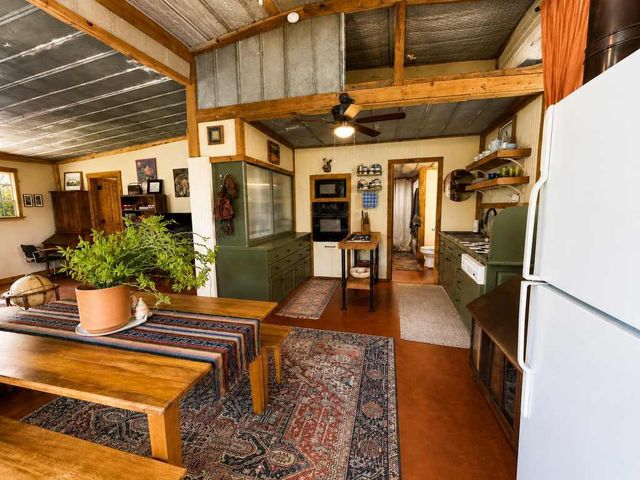 128 E Castlewood DR, Marble Falls, TX 78654