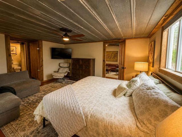 128 E Castlewood DR, Marble Falls, TX 78654