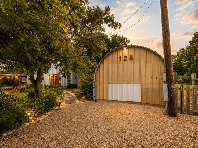 128 E Castlewood DR, Marble Falls, TX 78654