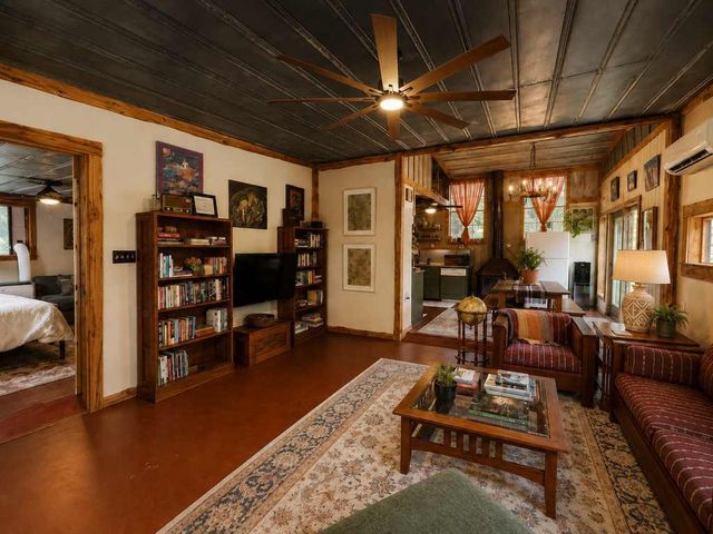 128 E Castlewood DR, Marble Falls, TX 78654