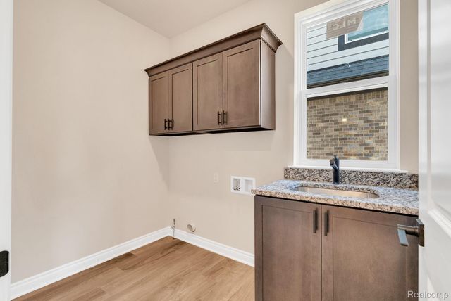4139 Blossom Drive, Sterling Heights, MI 48314
