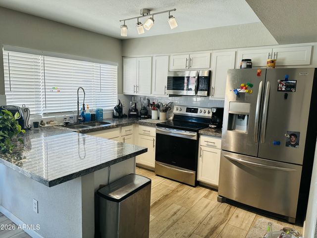 4035 W DAHLIA Drive, Phoenix, AZ 85029