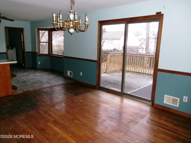 1125 Seaman Avenue, Beachwood, NJ 08722