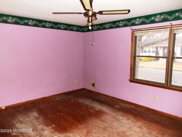 1125 Seaman Avenue, Beachwood, NJ 08722