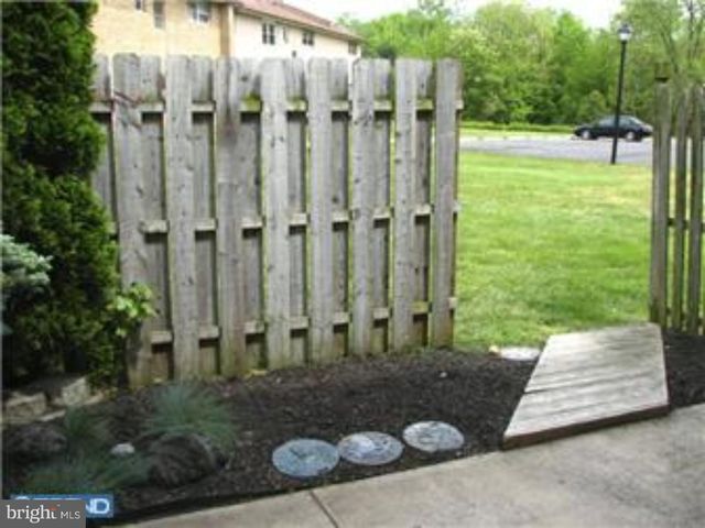 2 EAVES MILL RD, Medford, NJ 08055