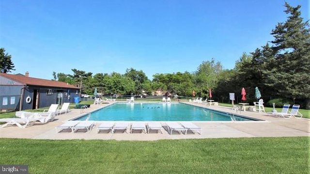 2 EAVES MILL RD, Medford, NJ 08055