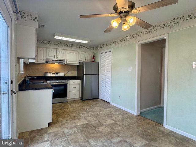 2 EAVES MILL RD, Medford, NJ 08055