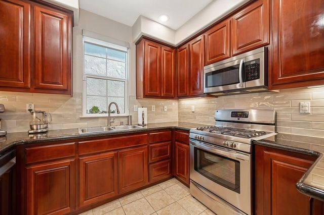 17 Kings Beach Pl, Sacramento, CA 95835
