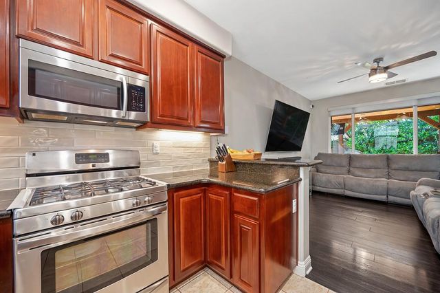 17 Kings Beach Pl, Sacramento, CA 95835