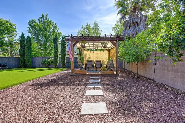 17 Kings Beach Pl, Sacramento, CA 95835