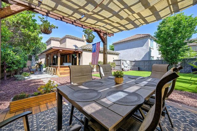 17 Kings Beach Pl, Sacramento, CA 95835