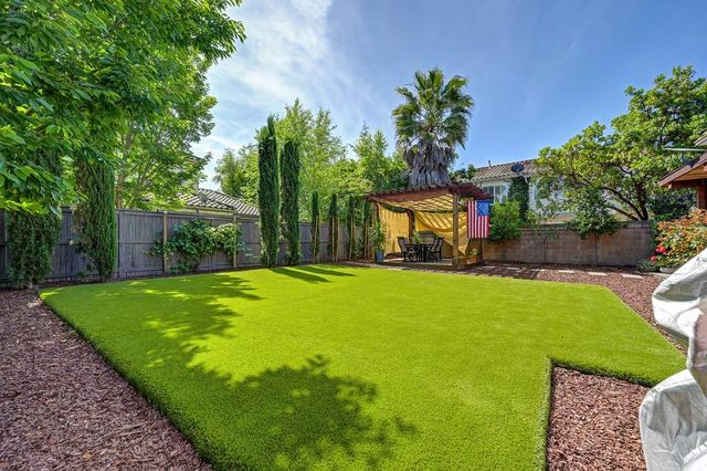 17 Kings Beach Pl, Sacramento, CA 95835
