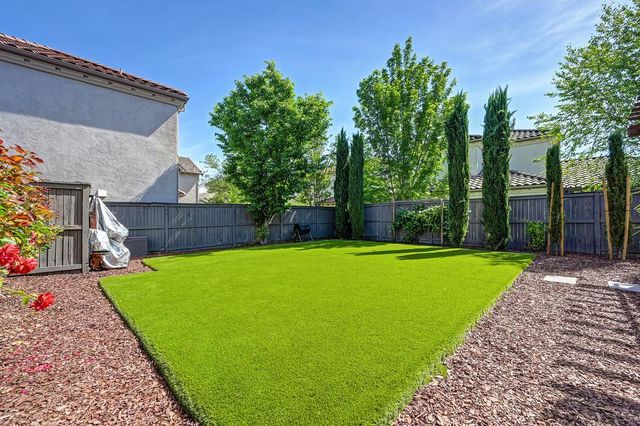 17 Kings Beach Pl, Sacramento, CA 95835