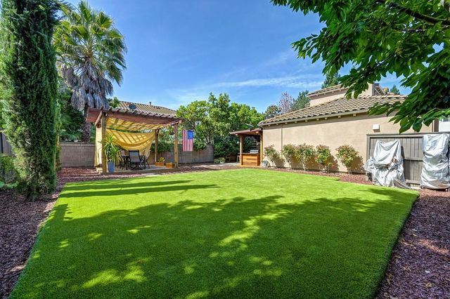 17 Kings Beach Pl, Sacramento, CA 95835